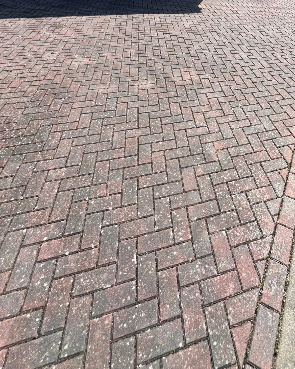 Hofeinfahrt vor der Reinigung