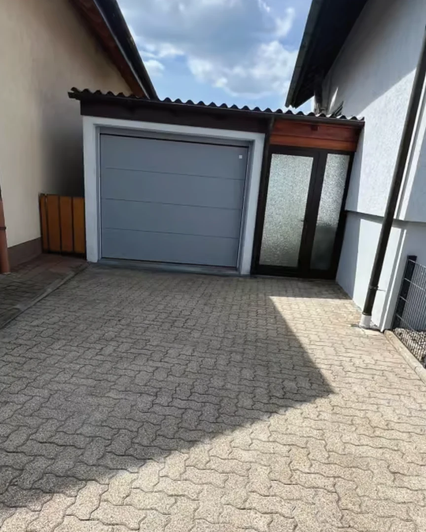 Garageneinfahrt nach der Reinigung