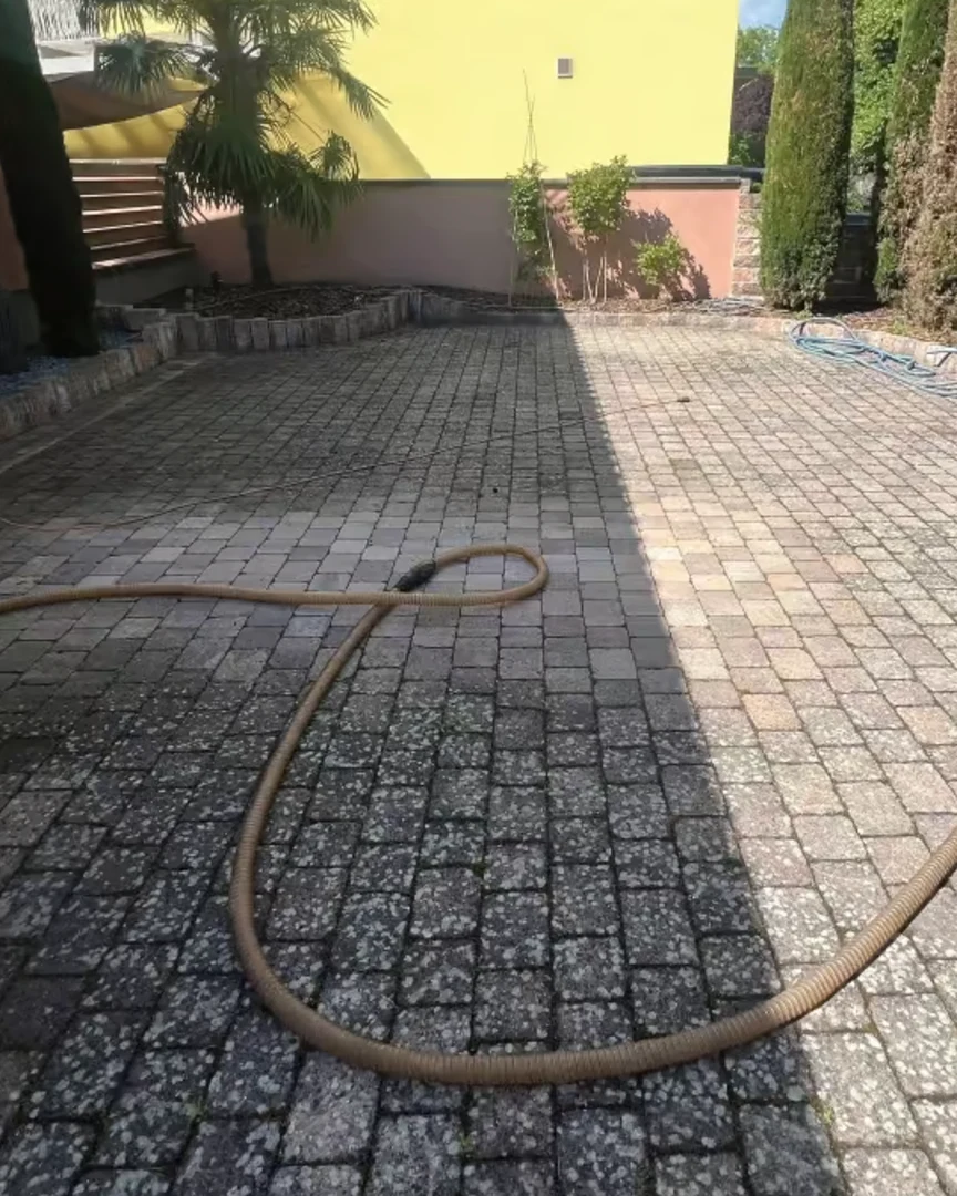 Innenhof vor der Reinigung