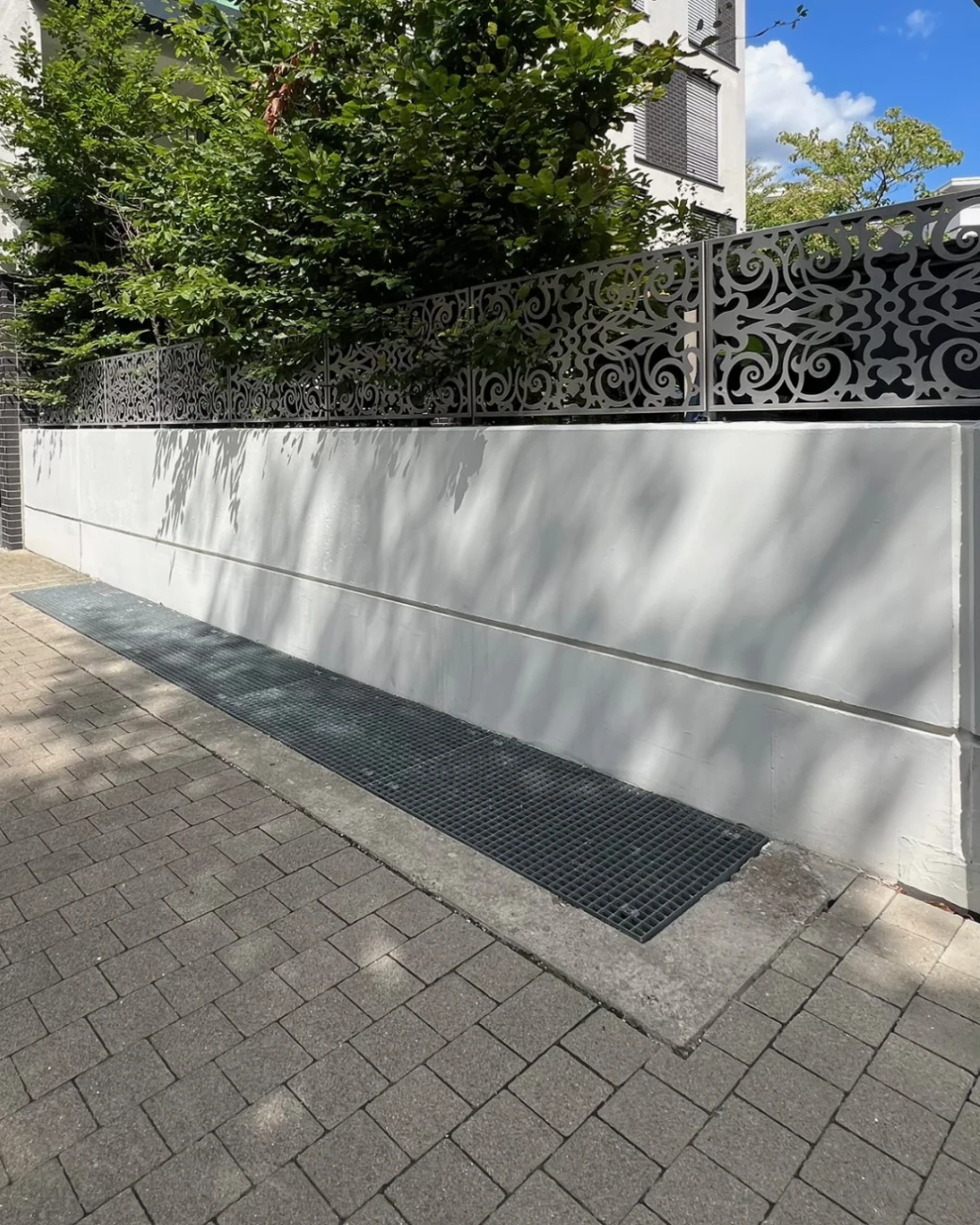 Betonmauer nach der Reinigung